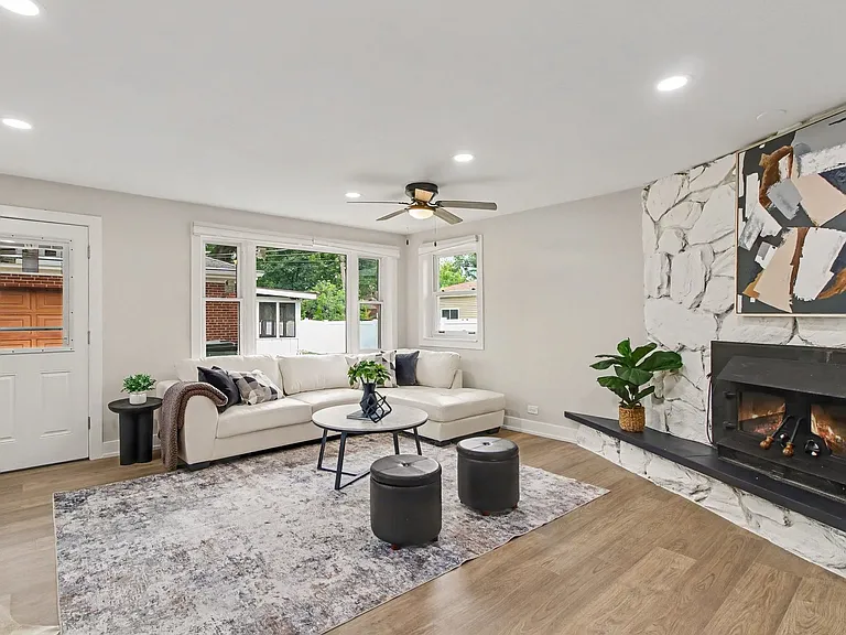 538 N Broadway Ave — Photo 11