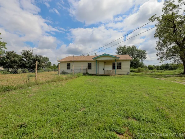 1421 S Cedar St, Bristow, OK 74010