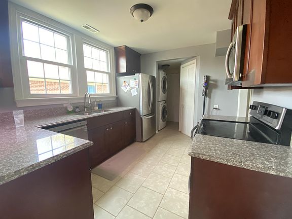 5th image of 2130 Vincent Ave