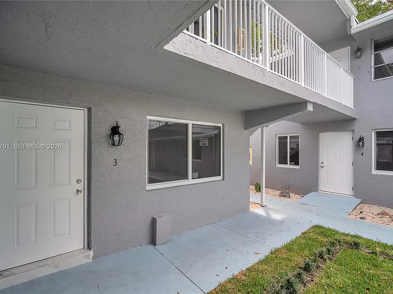 414 SE 14th St #3 — Photo 16