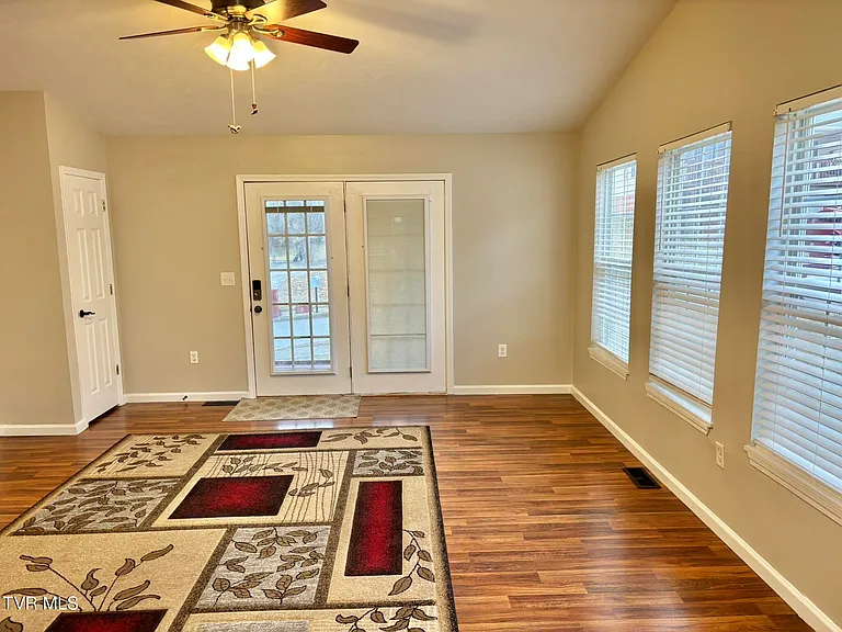 1023 Justus Dr — Photo 5