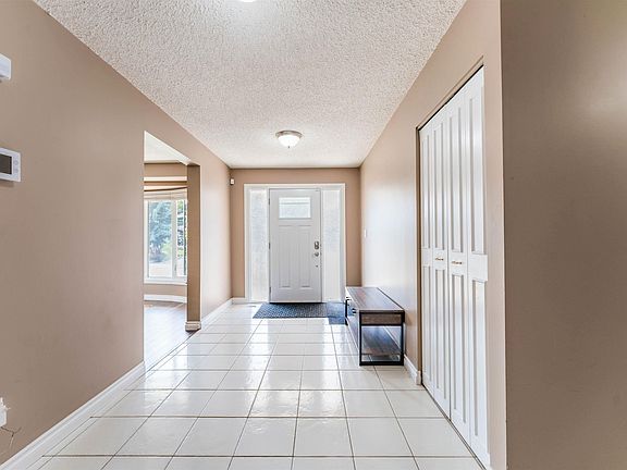 4th image of 190 Gariepy Cres NW