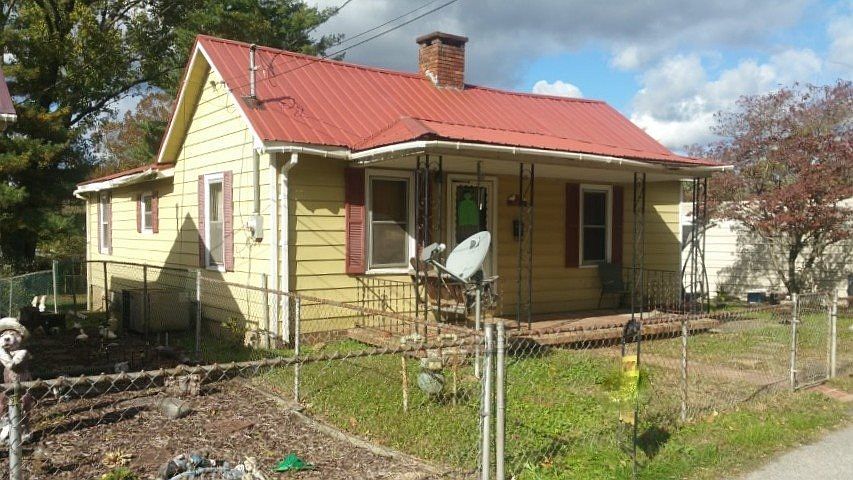 1st image of 626 Lane St