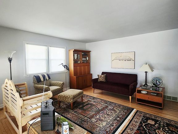5th image of 386 18th St