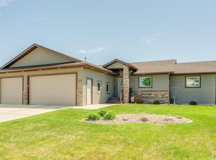 1869 Harding Pl, Bismarck, ND 58501