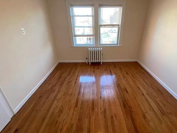 3rd image of 13930 89th Ave Floor 2