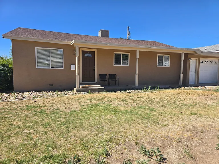 1409 Zuni Pl — Photo 2