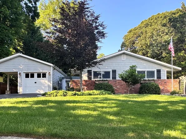11 Bowman Lane, Kings Park, NY 11754