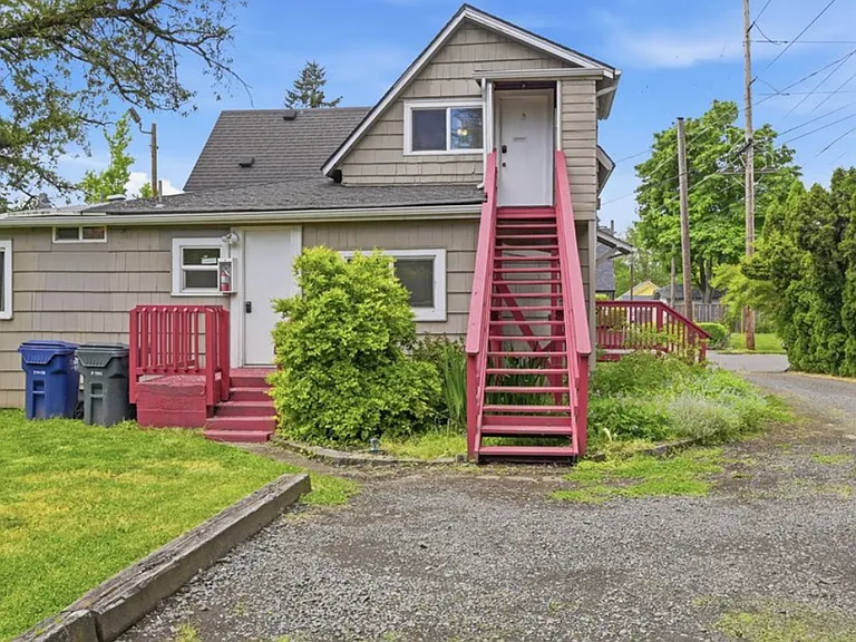 back entry steps to upper unit