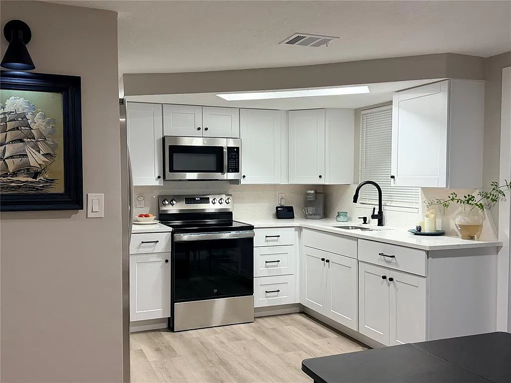2 bed, 1.0 bath, 1080 sqft, $1,875 — Photo 4