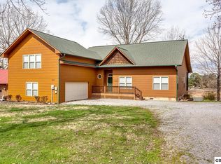 905 Holiday Ln, Sevierville, TN 37876