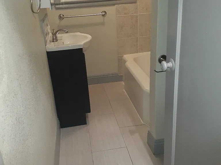 7401 Auburn Oaks Ct #L — Photo 8