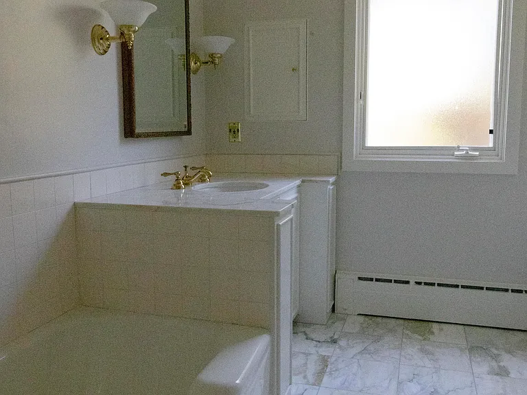 44 Bayview Ave — Photo 25