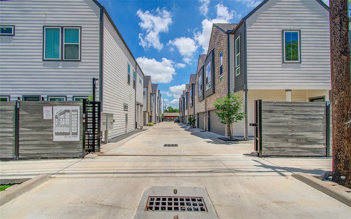 Building Photo - 4510 Old Yale St #C