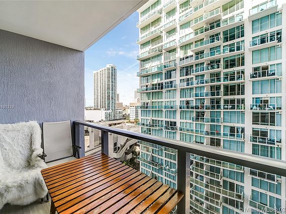 2nd image of 31 SE 6th St APT 1506