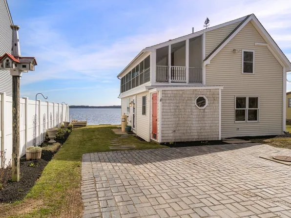 105 Staples Shore Rd, Lakeville, MA 02347