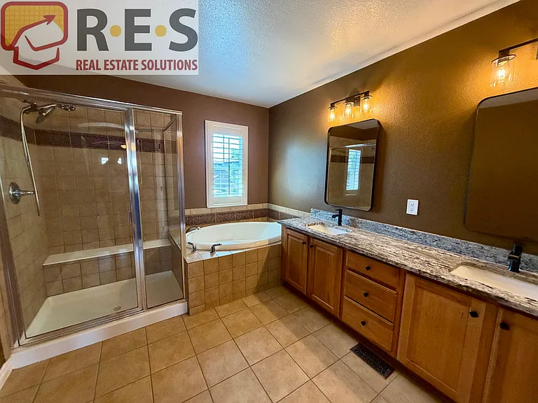 10761 Glengate Cir — Photo 20