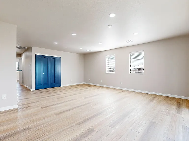1027 Eagle Dr — Photo 3