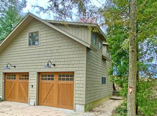 4181 N Lakeshore Dr, Holland, MI 49424