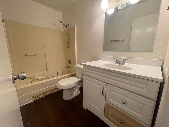 2nd image of 3524 W Dunlap Ave #136