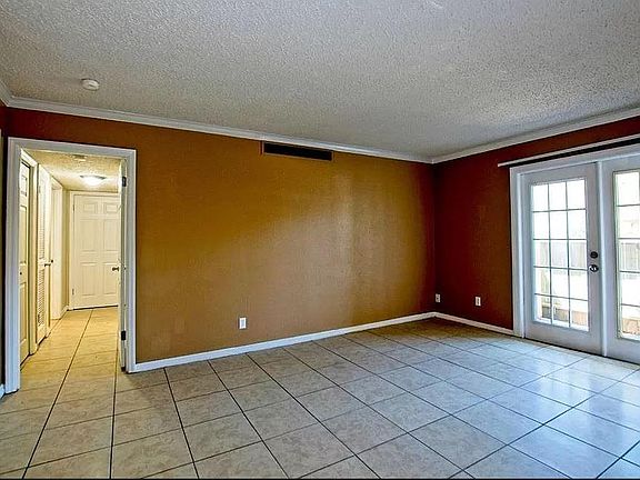 2nd image of 315 Wymore Rd APT 100