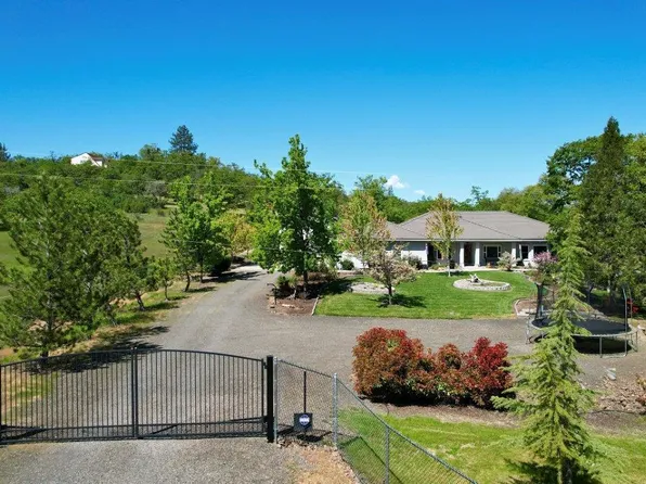 477 Dahlia Ter, Eagle Point, OR 97524