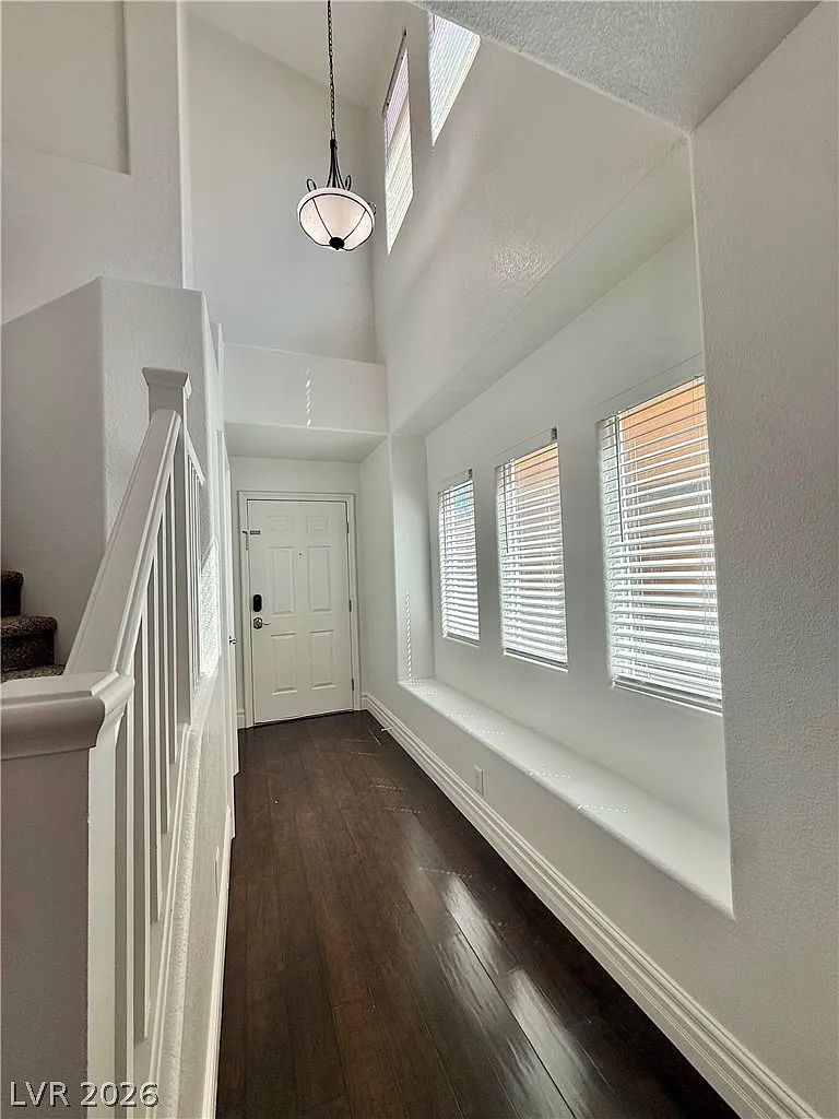 3 bed, 2.5 bath, 1714 sqft, $2,200 — Photo 3