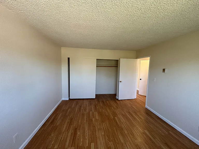 437 Grand Ave #14 — Photo 4
