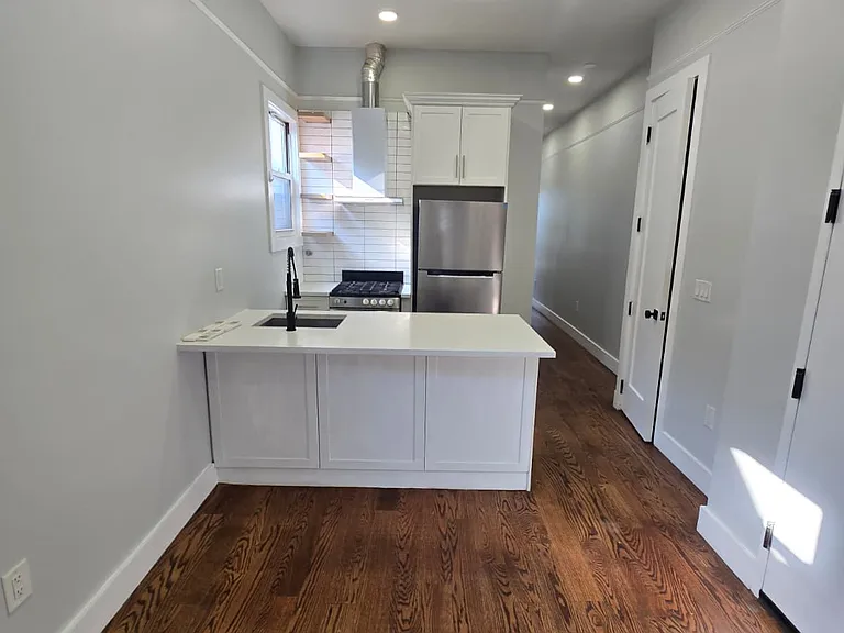 112 Duncan Ave #3LA — Photo 2