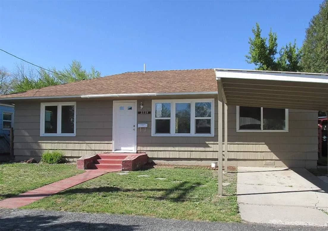 2225 Applegate Ave photo 1