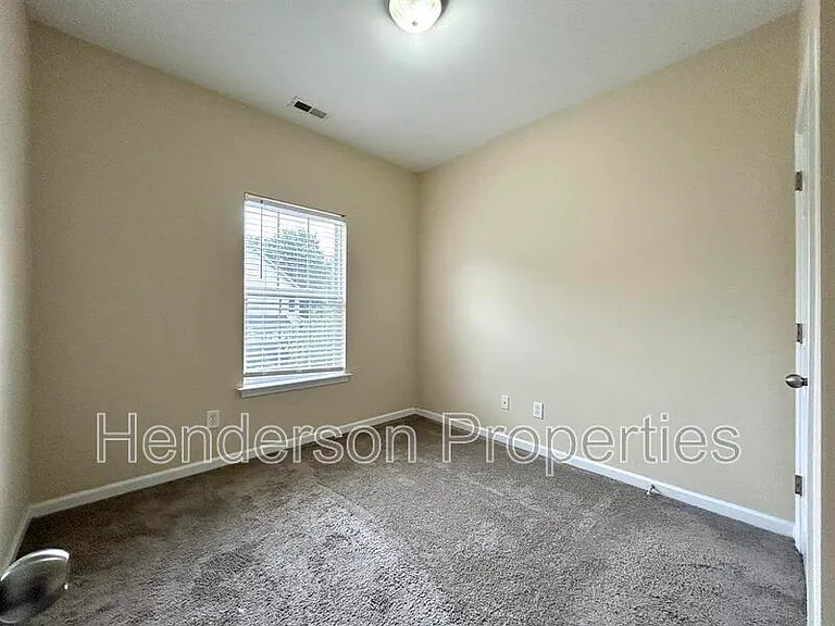 125 Charterhouse Ln — Photo 16