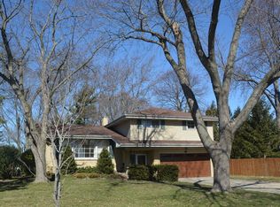 910 N Westgate Rd, Mount Prospect, IL 60056