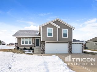 808 Wright St, Pleasant Hill, MO 64080
