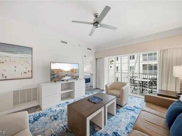 221 9th St S #206, Naples, FL 34102