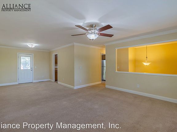 3rd image of 3427 Woods Dr