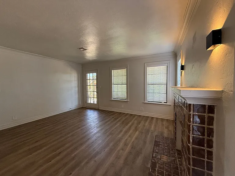 800 East Dr — Photo 4