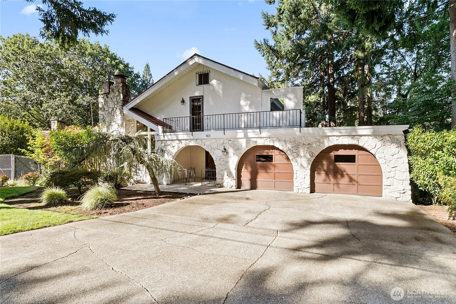 401 San Mar Drive NE photo 1