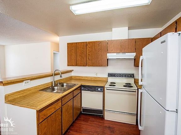 3rd image of 2755 Jennydiane Dr APT C