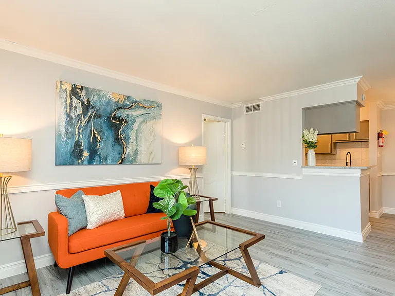 La Estancia Apartments — Photo 18