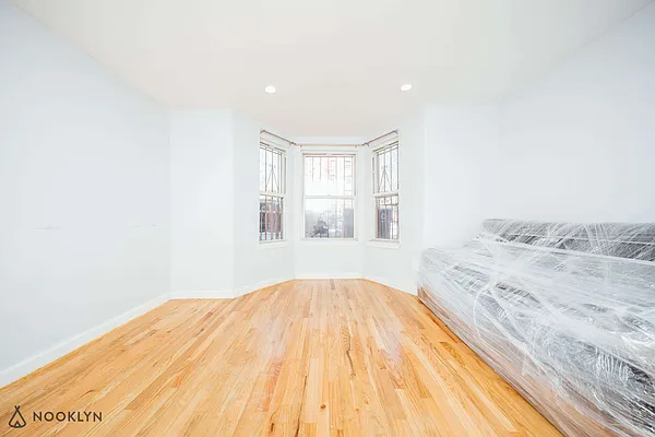 Rented by Nooklyn NYC LLC | media 22