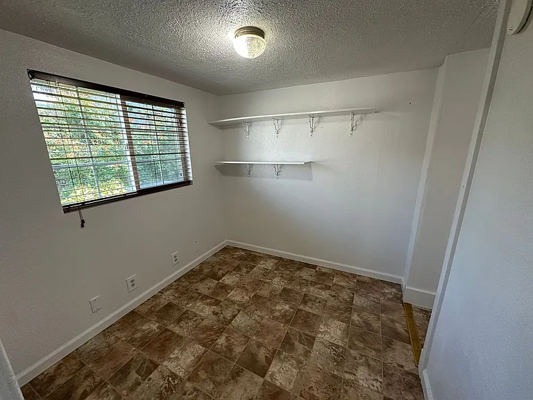 807 G St — Photo 12