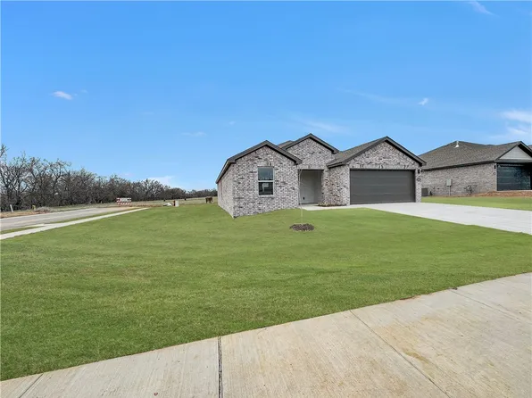 1092 Emerald St, Prairie Grove, AR 72753