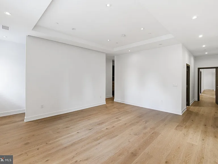 2110 Walnut St #301 — Photo 15