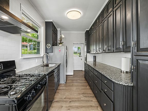 5th image of 214 River St