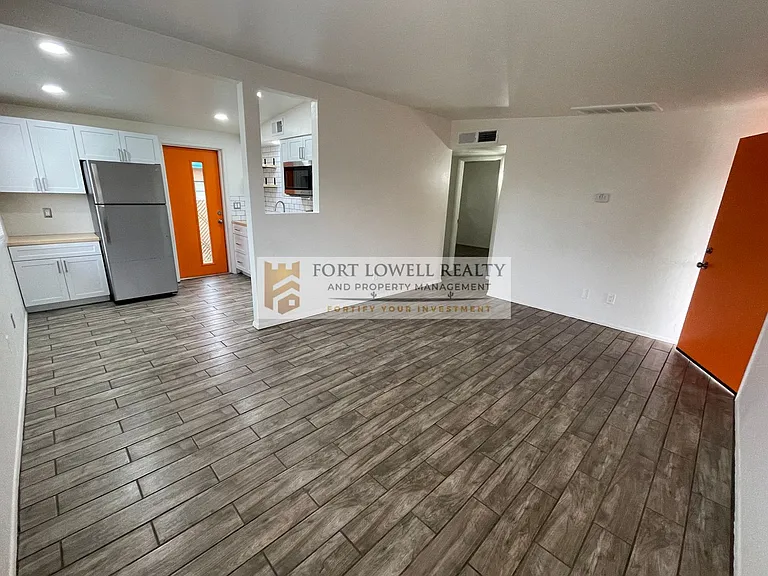 1302 N Richey Blvd — Photo 4