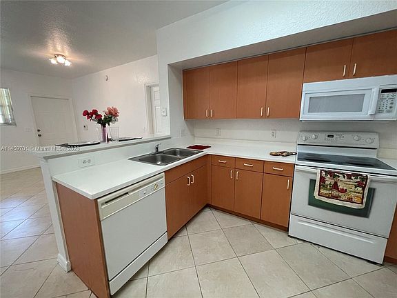 4th image of 1912 Belmont Ln #1912