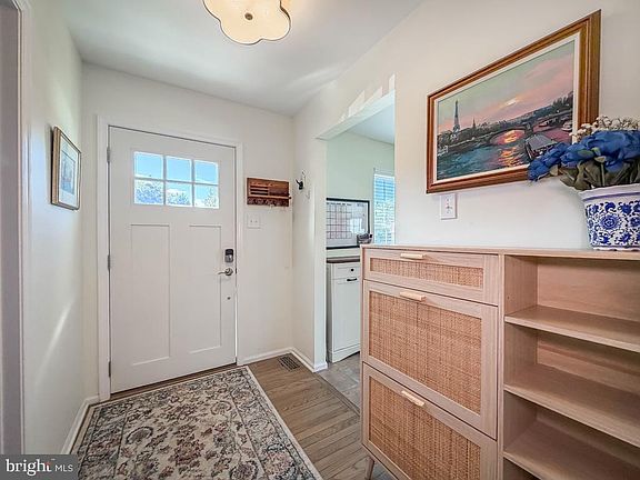 3rd image of 800 Seminole Gdns