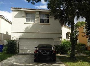 565 NW 157th Ln, Pembroke Pines, FL 33028