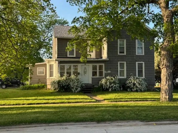 302 E Washington, 302 E Washington St #3, Momence, IL 60954