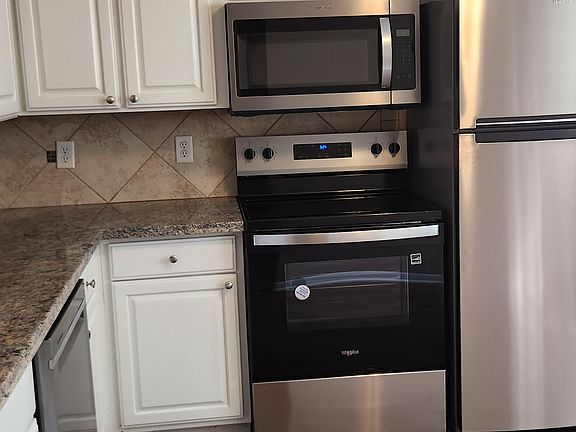 3rd image of 11415-17 Elm St #11417